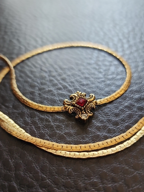 Avon Jewelry - VTG Avon Gold Tone Women's Necklace with Red Gem Accent